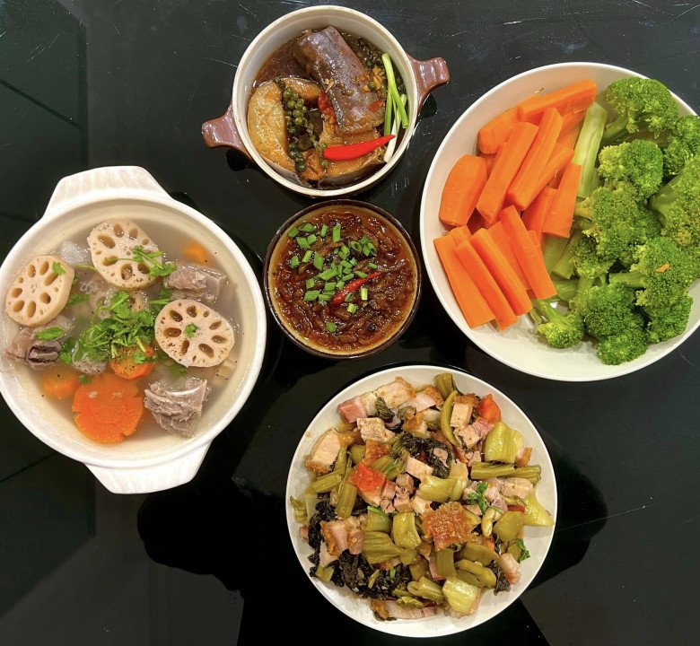 9X chưa chồng đã xinh lại đảm, bạn cứ thèm ăn lại nhắn tin đòi nấu để sang ăn ké - 24