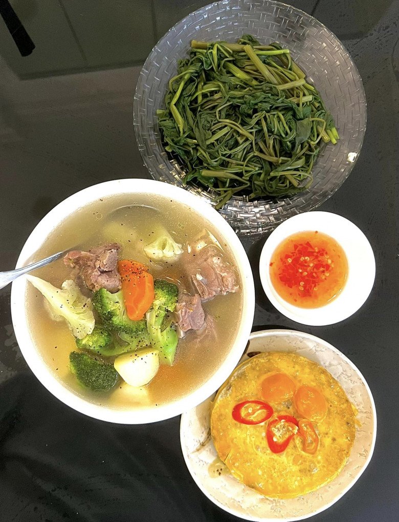 9X chưa chồng đã xinh lại đảm, bạn cứ thèm ăn lại nhắn tin đòi nấu để sang ăn ké - 27