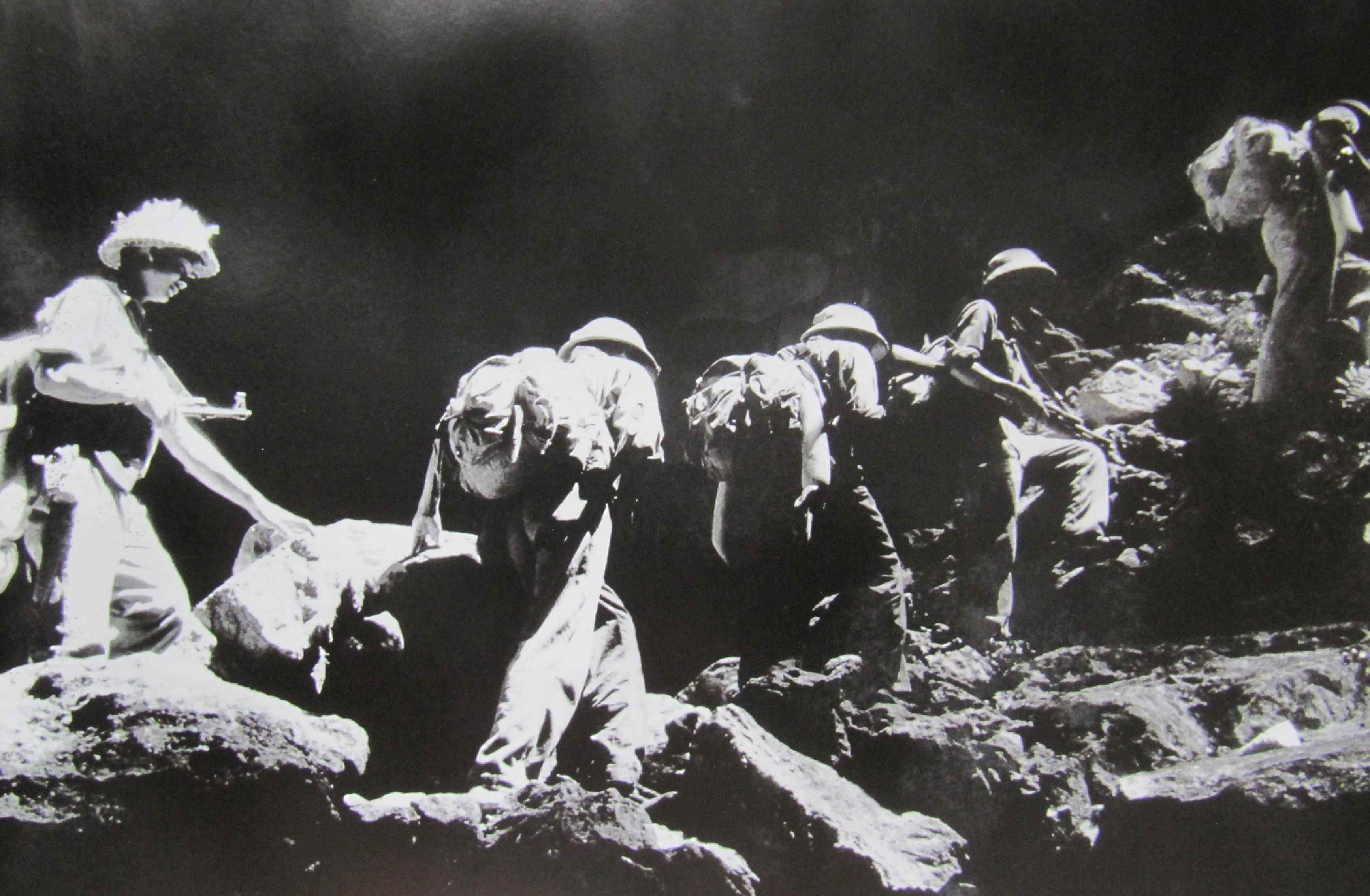 “Binh trạm phía Tây” qua một góc nhìn trẻ - 4