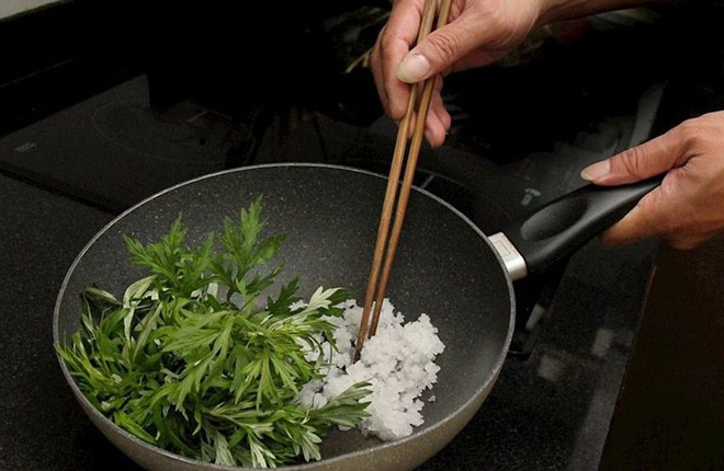 Đau lưng, đau mỏi vai gáy: Chỉ cần mẹo này, không còn phụ thuộc thuốc giảm đau! - 2