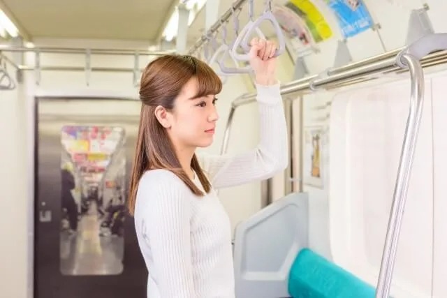 Nam giới không nhường ghế cho phụ nữ thì không đáng mặt đàn ông? - 4