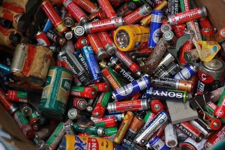 Đừng bỏ thứ này vào thùng rác kẻo hại mình hại người, tiền tài mất mát - 3