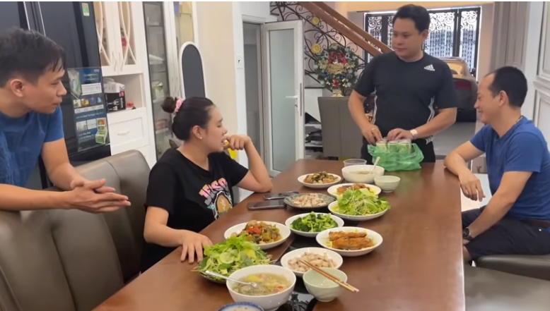 Chồng Hồ Bích Trâm nửa đêm gửi thực đơn cho anh trai vợ nấu, hôm sau xảy ra sự cố "dở khóc dở cười" - 5