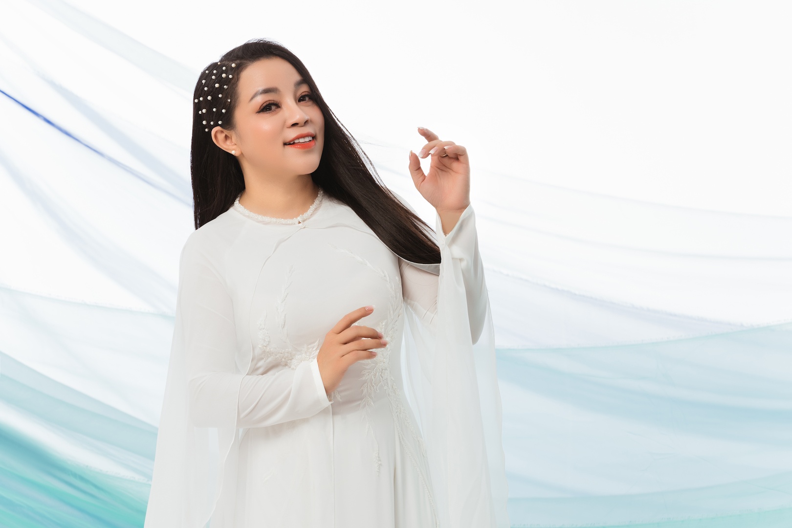 NSƯT Tố Nga khoe ảnh "hiếm", bất ngờ trước nhan sắc sau 30 năm làm nghề - 1