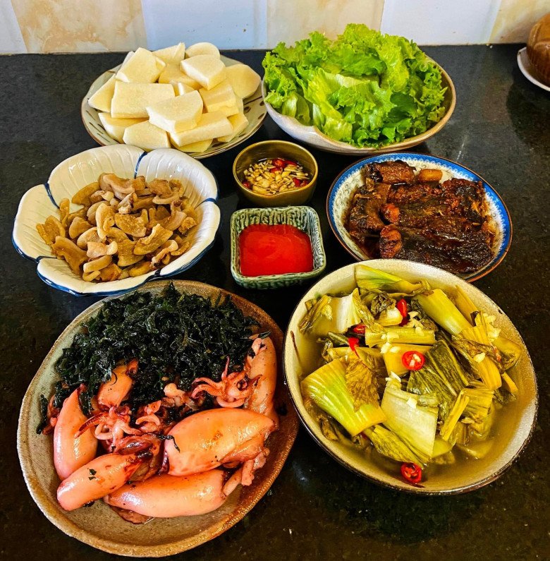 Mẹ 3 con Thái Nguyên khoe cơm gia đình toàn 4-5 món chỉ nấu trong 40 phút, nhìn mà thèm - 9