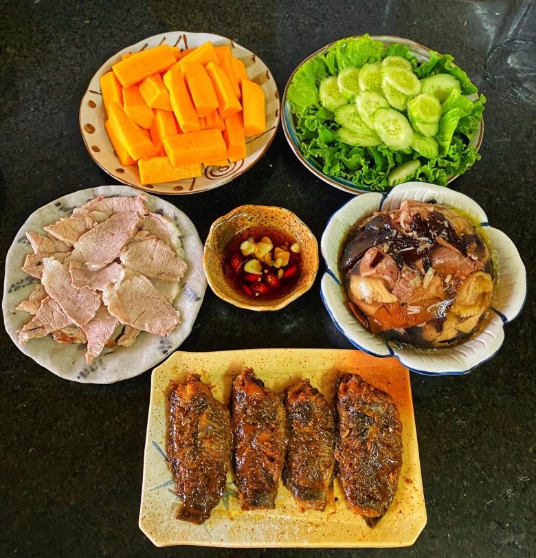 Mẹ 3 con Thái Nguyên khoe cơm gia đình toàn 4-5 món chỉ nấu trong 40 phút, nhìn mà thèm - 11