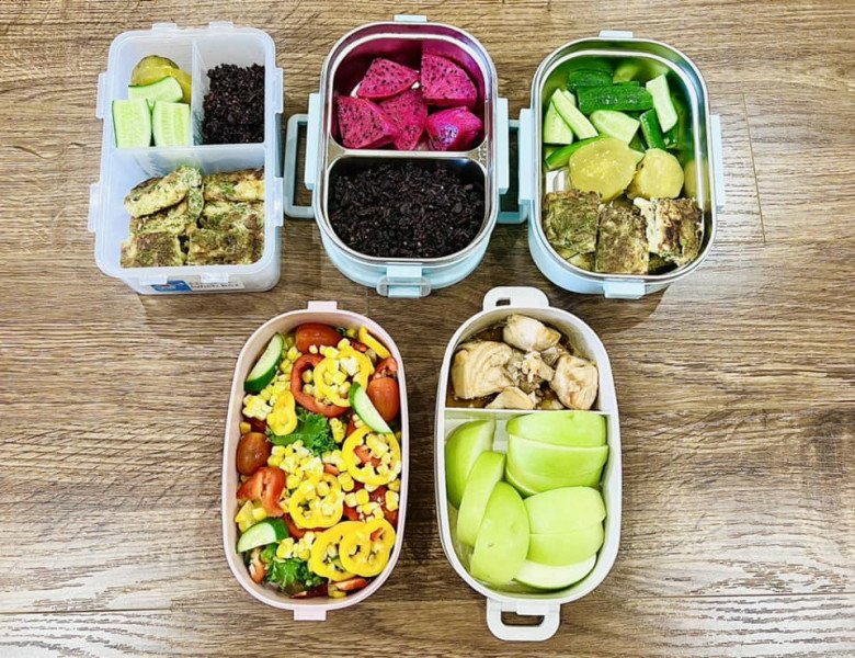 Nữ ca sĩ làm món thịt nướng nhưng con trai lại gào thét, “chạy bay hết dép” ra khỏi nhà - 8