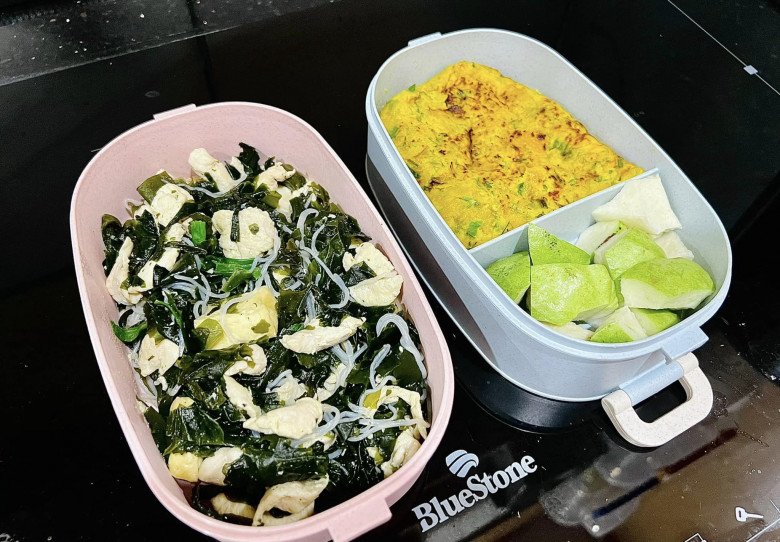 Nữ ca sĩ làm món thịt nướng nhưng con trai lại gào thét, “chạy bay hết dép” ra khỏi nhà - 13