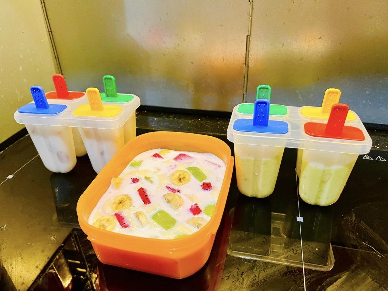 Nữ ca sĩ làm món thịt nướng nhưng con trai lại gào thét, “chạy bay hết dép” ra khỏi nhà - 15