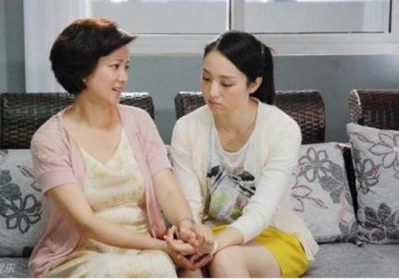 Cưới vài hôm mẹ chồng gọi ra nói chuyện riêng, nhìn thứ bà dúi vào tay tôi giật mình - 2