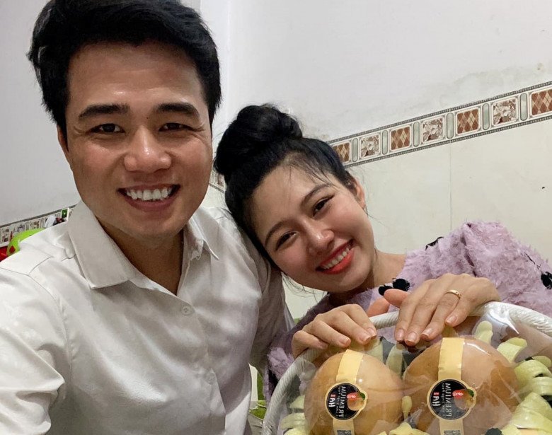 Sau đám cưới cổ tích 1 tháng, chàng trai không chân khoe vợ mang thai con đầu lòng, ngồi xe lăn ôm bụng vợ cười hạnh phúc - 2