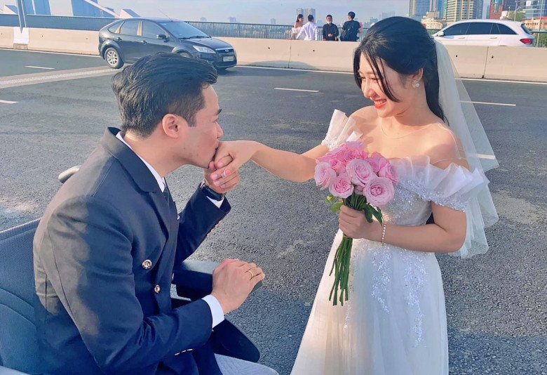 Sau đám cưới cổ tích 1 tháng, chàng trai không chân khoe vợ mang thai con đầu lòng, ngồi xe lăn ôm bụng vợ cười hạnh phúc - 3