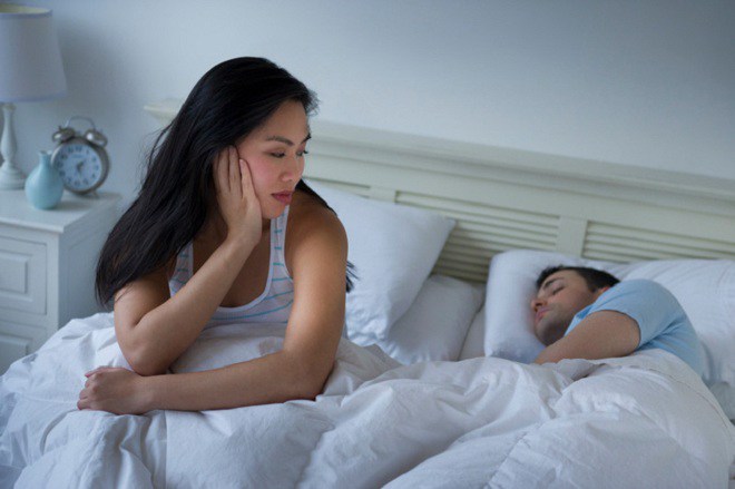 Trước khi ngủ đàn ông có 3 biểu hiện này, vợ nên lưu tâm vì có thể chồng đang ngoại tình đấy - 3