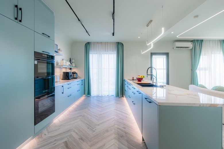 Nữ doanh nhân 9X bầu bí vẫn lăn xả tại công trình, chi tiền tỷ làm nhà tặng con trai - 12