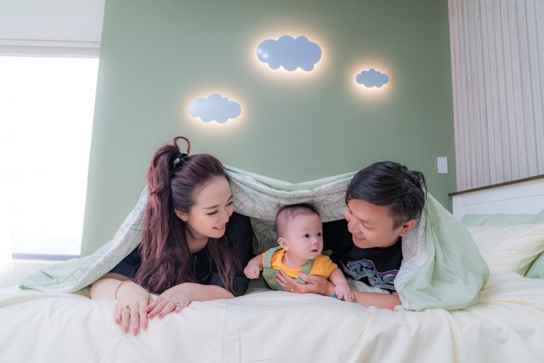 Nữ doanh nhân 9X bầu bí vẫn lăn xả tại công trình, chi tiền tỷ làm nhà tặng con trai - 1