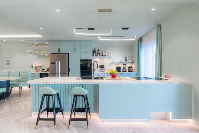 Nữ doanh nhân 9X bầu bí vẫn lăn xả tại công trình, chi tiền tỷ làm nhà tặng con trai - 16