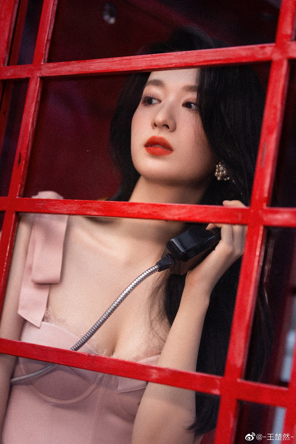 Mỹ nữ Sơn Đông từng bị Lưu Diệc Phi "dằn mặt" nổi bật với váy cúp - 4