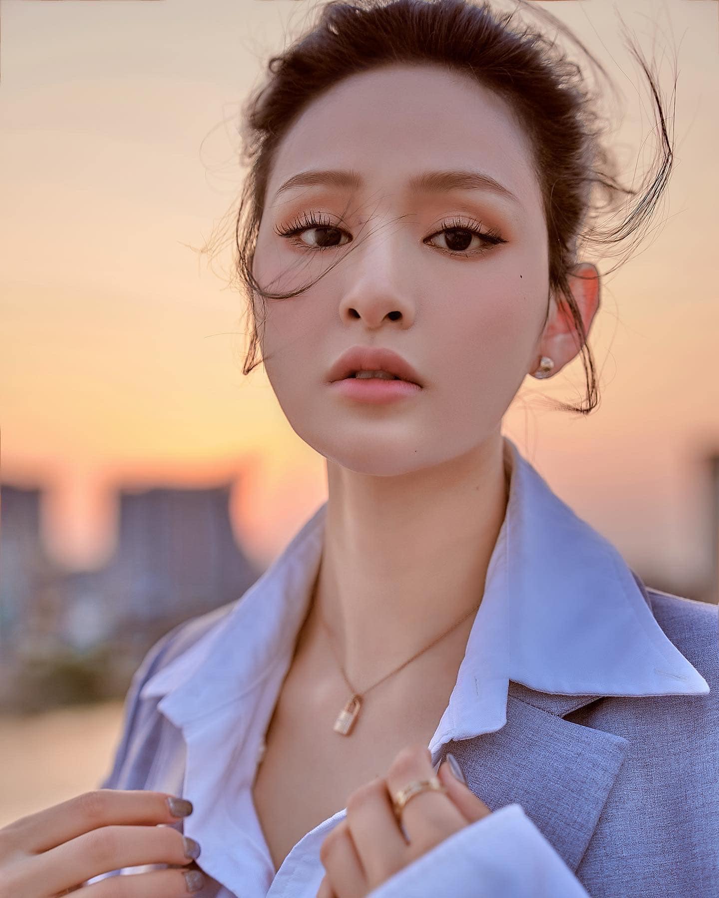 Hiền Hồ phải nhờ chỉnh ảnh vì xuất hiện với gương mặt như búp bê di động - 6