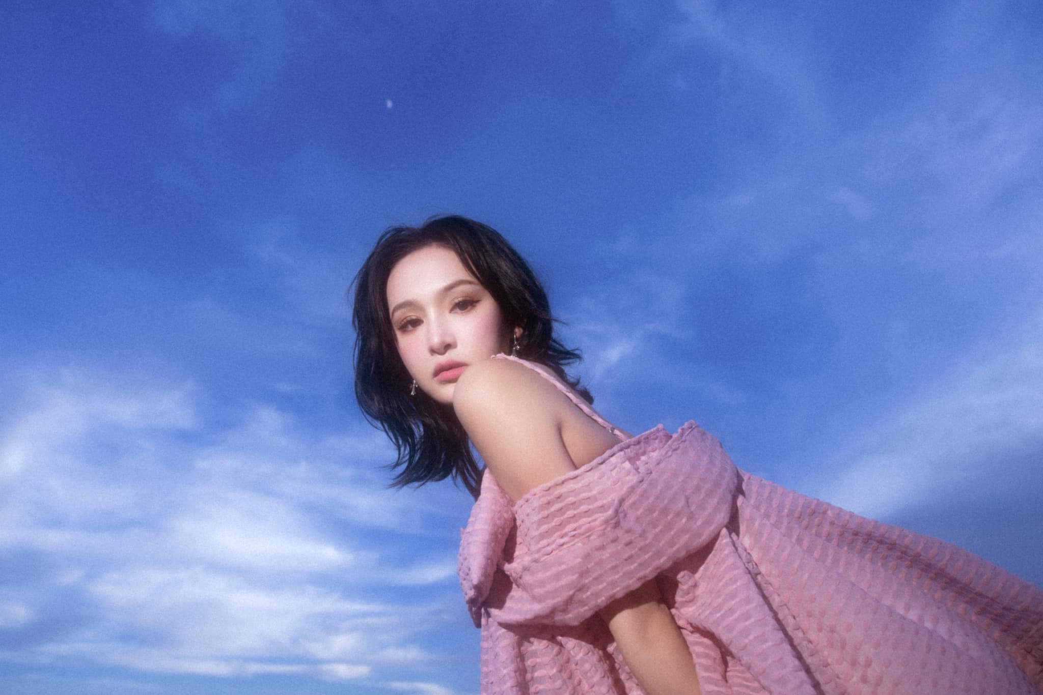 Hiền Hồ phải nhờ chỉnh ảnh vì xuất hiện với gương mặt như búp bê di động - 7