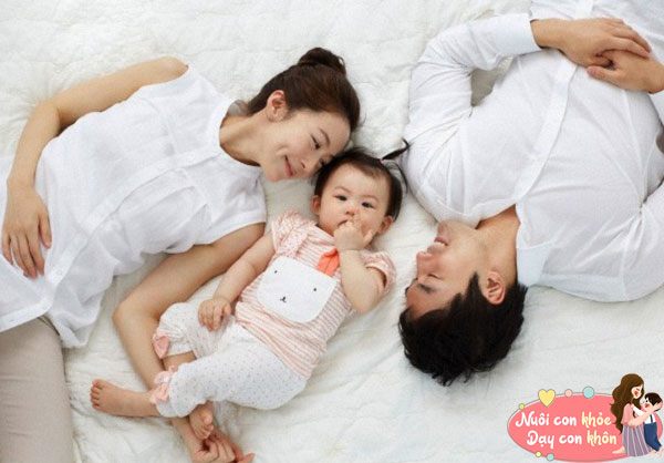 Cắn móng tay, ngoáy mũi, giật tóc...những hành động này có thể cho thấy con đang cầu cứu - 6