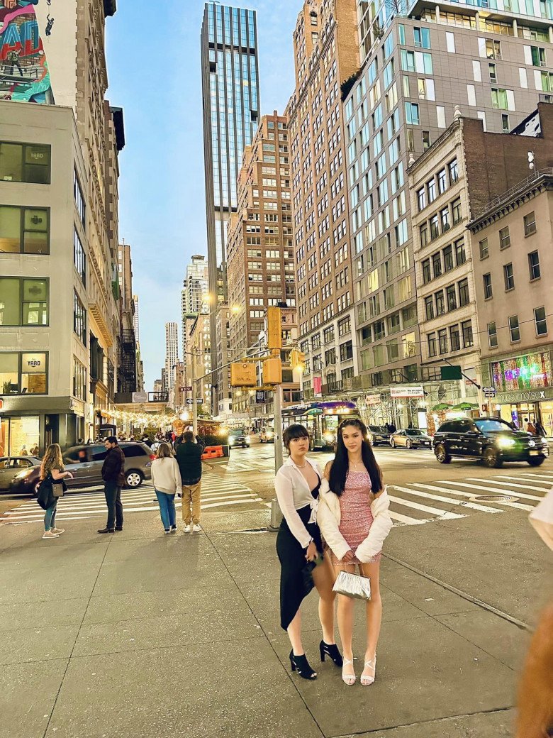 Bé gái Việt 13 tuổi cao 1m72 thả dáng náo loạn đường phố New York, là mẫu nhí Việt đầu tiên catwalk tại Mỹ - 13