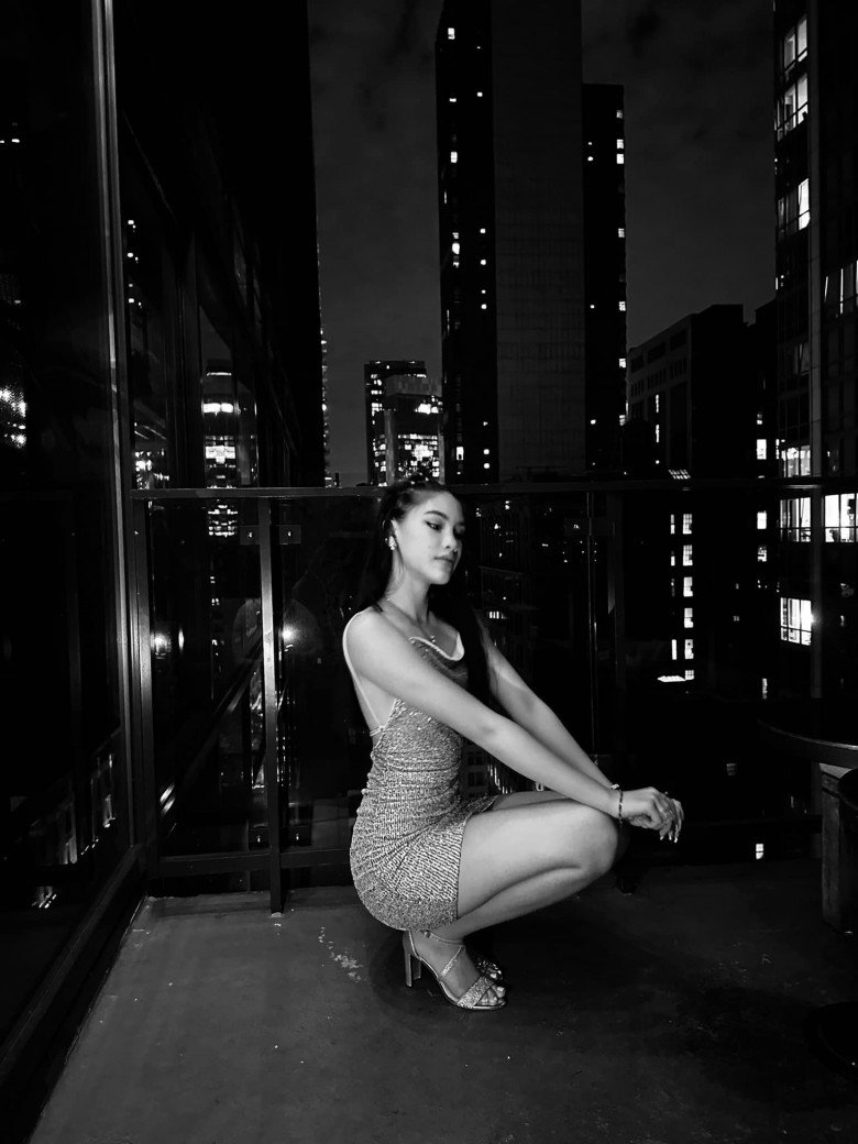 Bé gái Việt 13 tuổi cao 1m72 thả dáng náo loạn đường phố New York, là mẫu nhí Việt đầu tiên catwalk tại Mỹ - 9