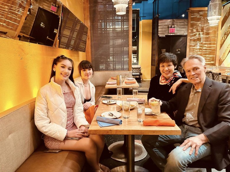 Bé gái Việt 13 tuổi cao 1m72 thả dáng náo loạn đường phố New York, là mẫu nhí Việt đầu tiên catwalk tại Mỹ - 11