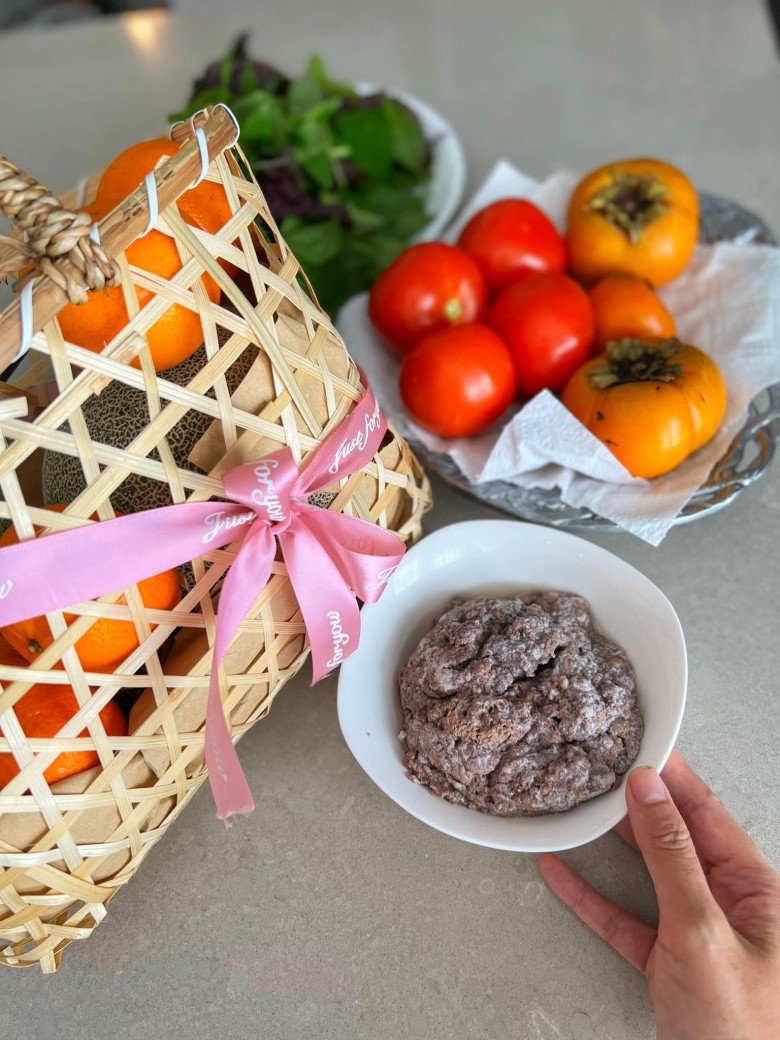 Siêu mẫu Hà Anh nấu cho chồng Tây và ái nữ bữa sáng thơm ngào ngạt, dân mạng khen "đã xinh còn khéo" - 12