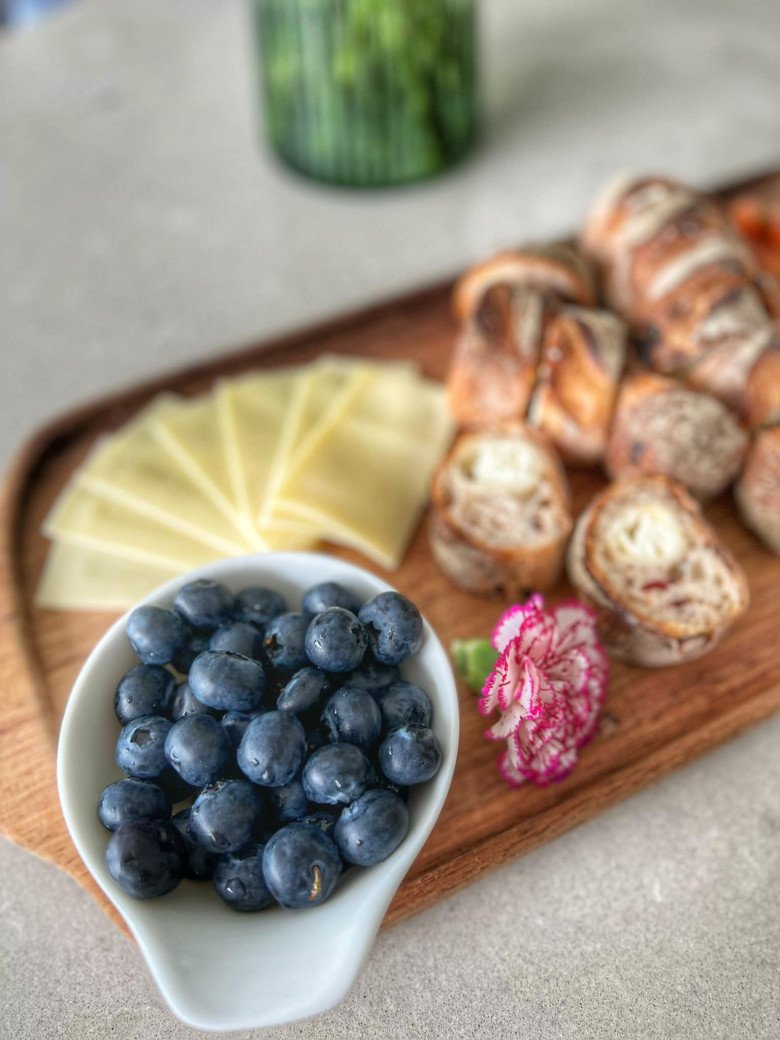 Siêu mẫu Hà Anh nấu cho chồng Tây và ái nữ bữa sáng thơm ngào ngạt, dân mạng khen "đã xinh còn khéo" - 5