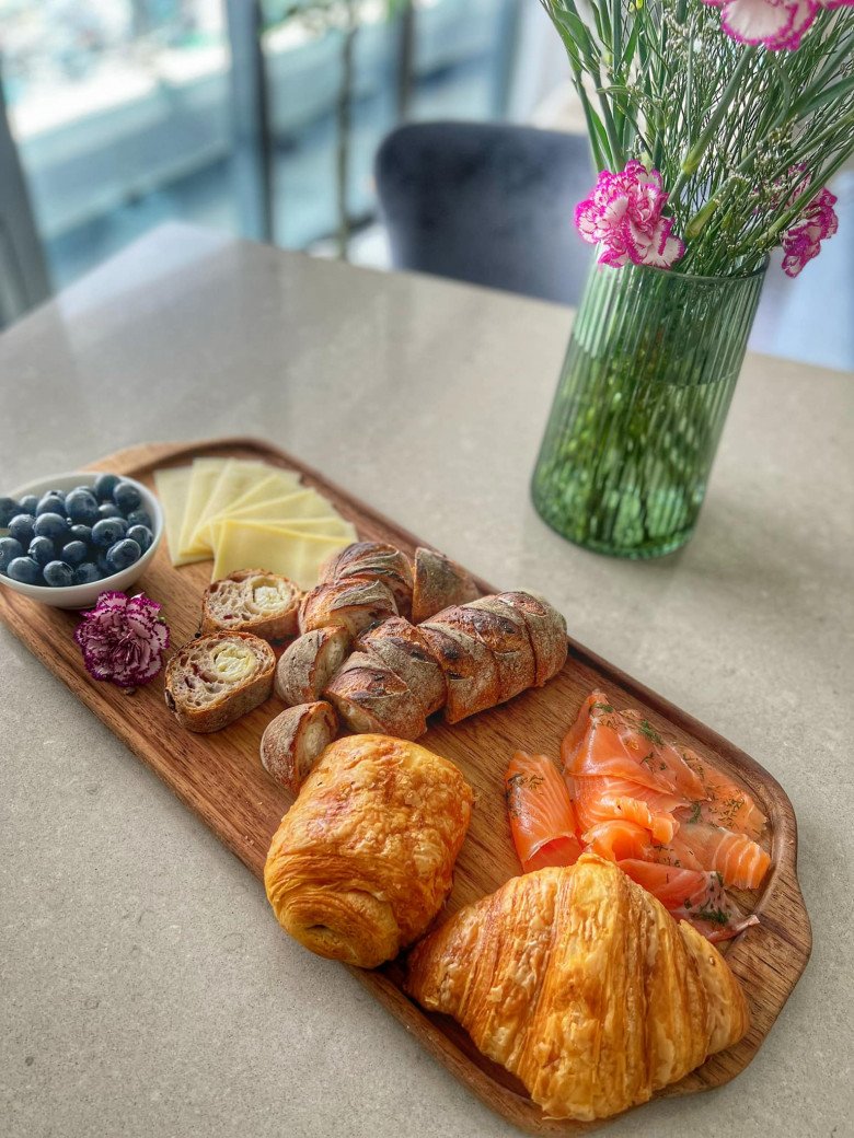 Siêu mẫu Hà Anh nấu cho chồng Tây và ái nữ bữa sáng thơm ngào ngạt, dân mạng khen "đã xinh còn khéo" - 3