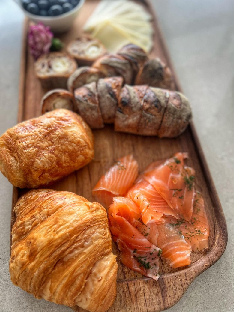 Siêu mẫu Hà Anh nấu cho chồng Tây và ái nữ bữa sáng thơm ngào ngạt, dân mạng khen "đã xinh còn khéo" - 4