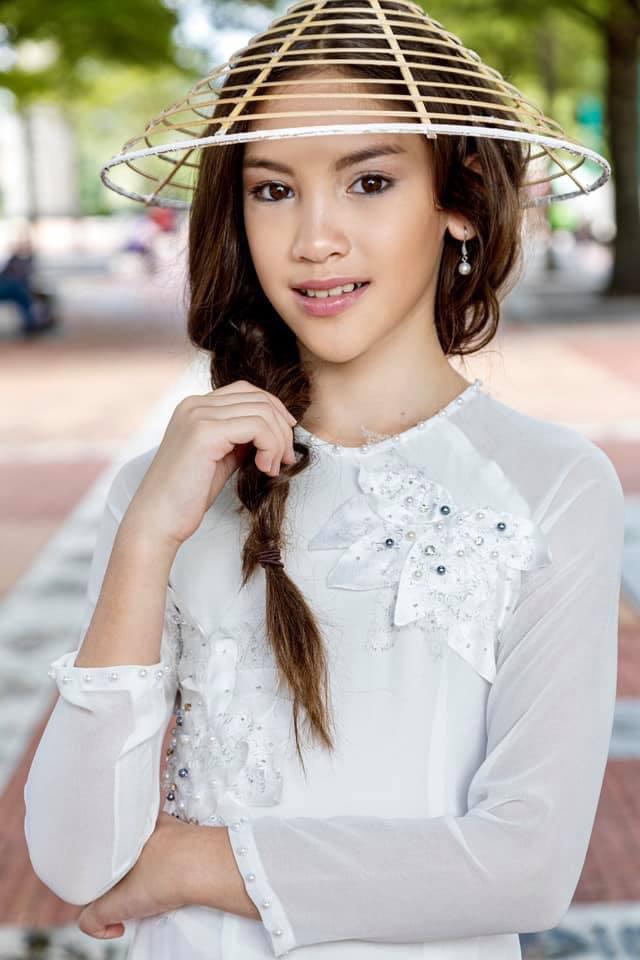 Bé gái Việt 13 tuổi cao 1m72 thả dáng náo loạn đường phố New York, là mẫu nhí Việt đầu tiên catwalk tại Mỹ - 4