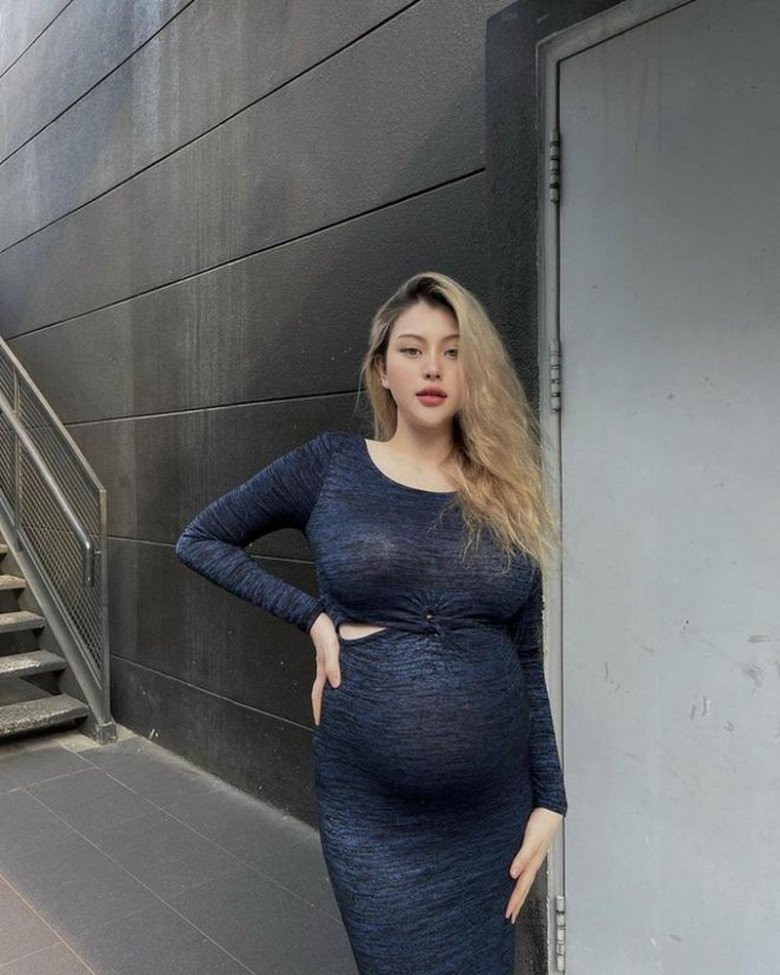 Hot girl đình đám sinh con đầu lòng được vợ streamer giàu nhất Việt Nam tặng vàng, sau sinh vẫn “mòn con mắt” - 3