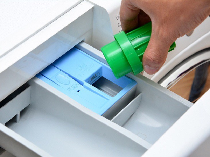 Máy giặt dùng lâu quần áo giặt xong sẽ dính đầy xơ vải, làm theo 3 bước cặn bẩn hết sạch - 2