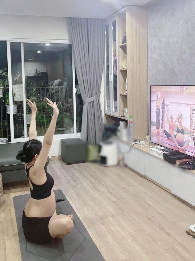 Vợ Phan Mạnh Quỳnh khoe đường cong “lạ lắm”, chưa đẻ đã lo ngay ngáy khó về dáng - 4