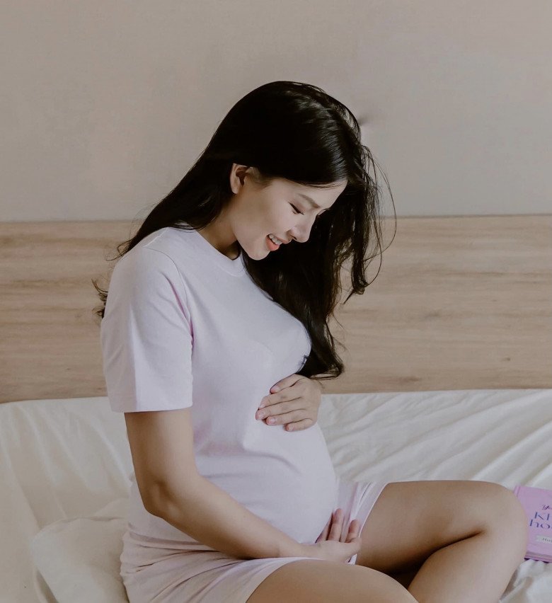 Vợ Phan Mạnh Quỳnh khoe đường cong “lạ lắm”, chưa đẻ đã lo ngay ngáy khó về dáng - 2