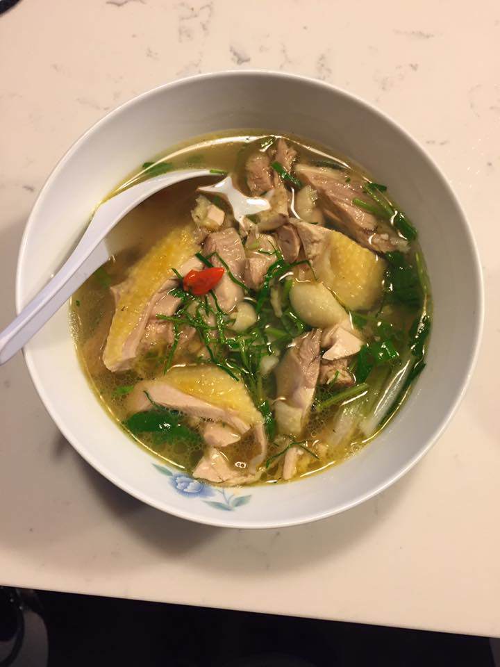 Mẹ ruột nổi tiếng của Bằng Kiều được khen nấu phở "ngon nhất thế giới", chồng cũ Thu Phương "oánh" liền 2 bát - 6