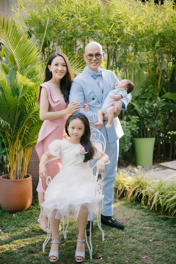 Vợ Phan Đinh Tùng kể chuyện ngày sinh con &#34;chạm cửa tử&#34;, bác sĩ báo động đỏ toàn viện còn ông xã chết lặng - 4