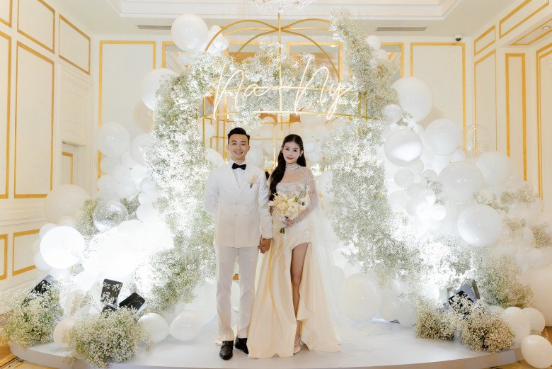 Từng bị chê là "hoa hậu xấu nhất Việt Nam" giờ Lê Âu Ngân Anh lấy MC điển trai, thực đơn tiệc cưới gây bất ngờ - 1