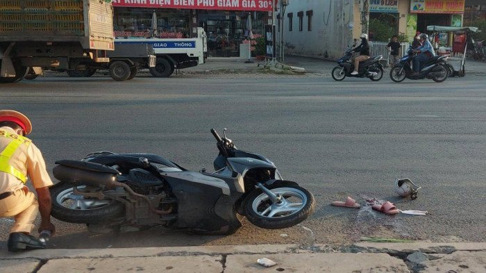 Va chạm với xe tải, mẹ bầu 6 tháng nguy kịch: Lưu ý khi bà bầu tham gia giao thông bằng xe máy - 1