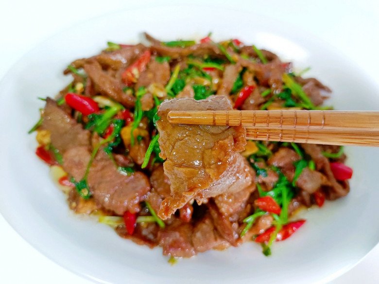 Không phải cần tây, thịt bò xào với loại rau hay ăn sống này hương vị đỉnh cao ai cũng đòi nấu tiếp - 10