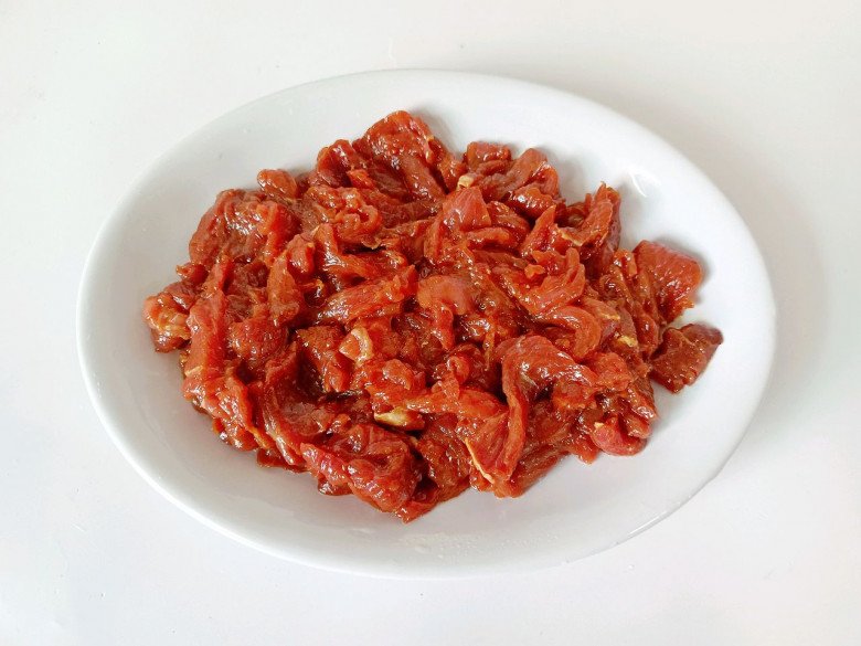 Không phải cần tây, thịt bò xào với loại rau hay ăn sống này hương vị đỉnh cao ai cũng đòi nấu tiếp - 4