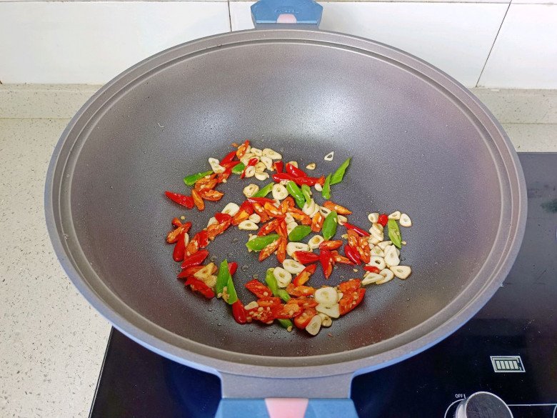 Không phải cần tây, thịt bò xào với loại rau hay ăn sống này hương vị đỉnh cao ai cũng đòi nấu tiếp - 6