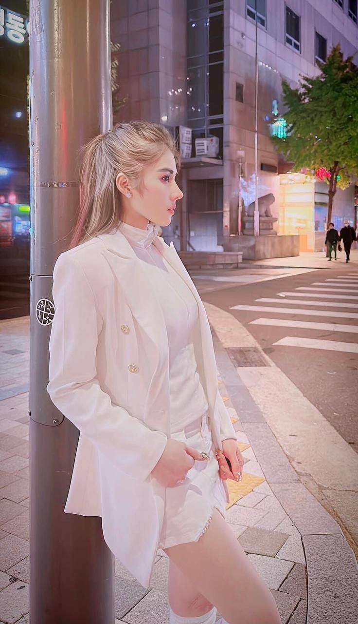 Đẻ 3 con với vua nhạc miền Tây, gái đẹp lai Hàn dáng đẹp “ná thở”, chồng cưng hơn trứng - 7
