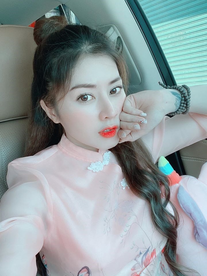 Đẻ 3 con với vua nhạc miền Tây, gái đẹp lai Hàn dáng đẹp “ná thở”, chồng cưng hơn trứng - 5