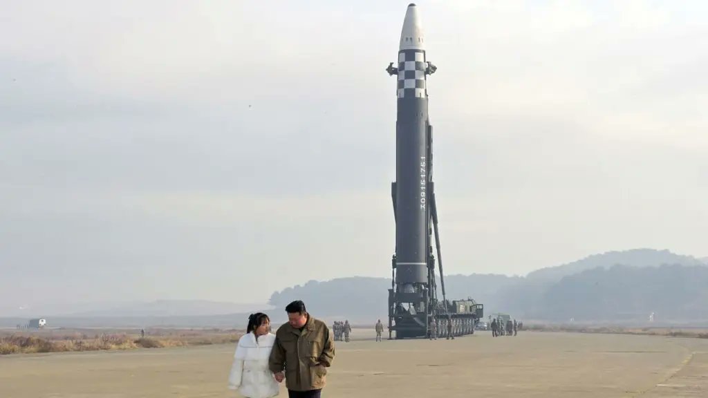 Chuyên gia Hàn Quốc nhận định về sự xuất hiện của con gái ông Kim Jong Un - 1