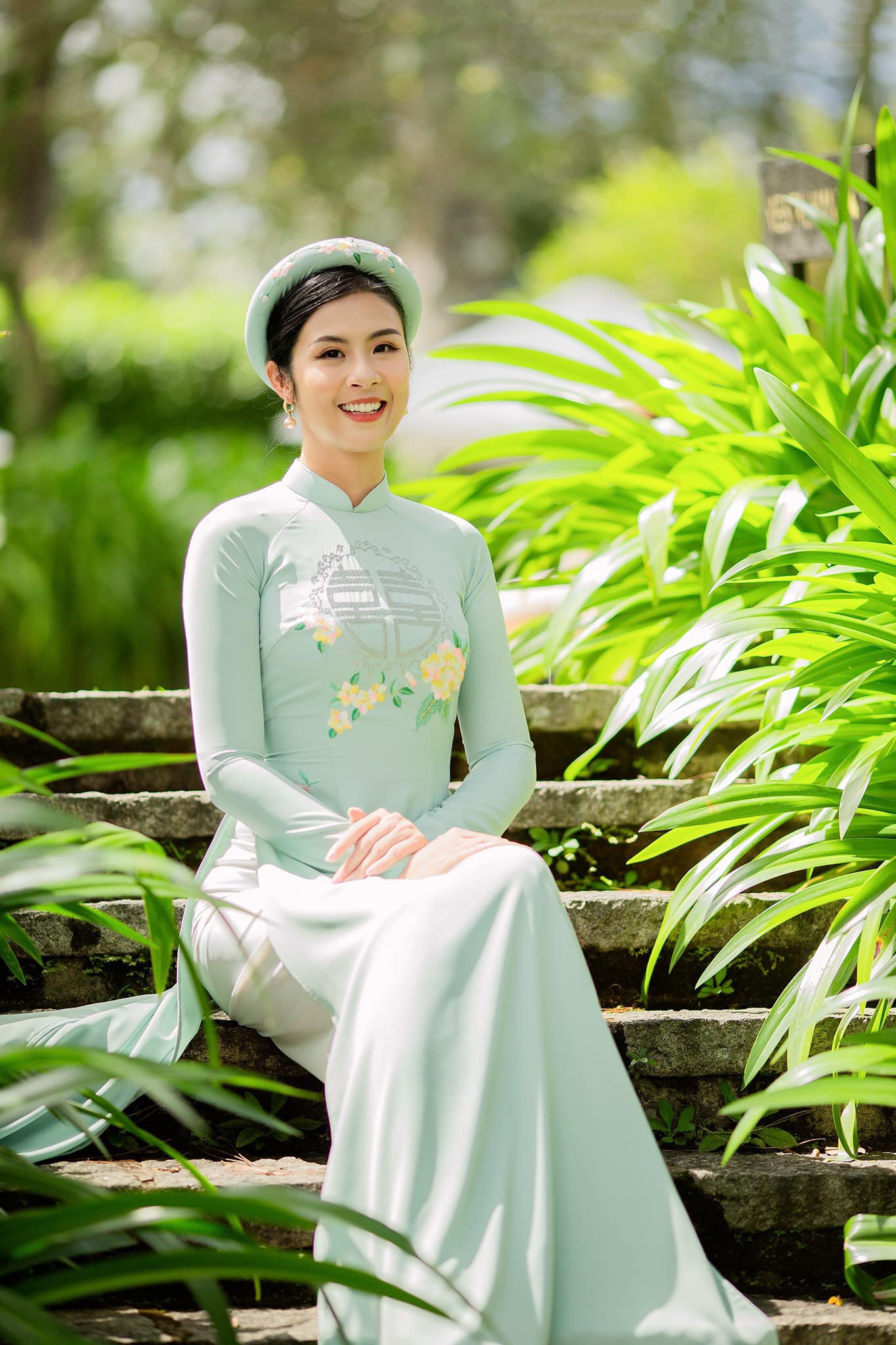 HH Ngọc Hân và bạn trai làm ở Bộ Ngoại giao báo tin vui bất ngờ - 1