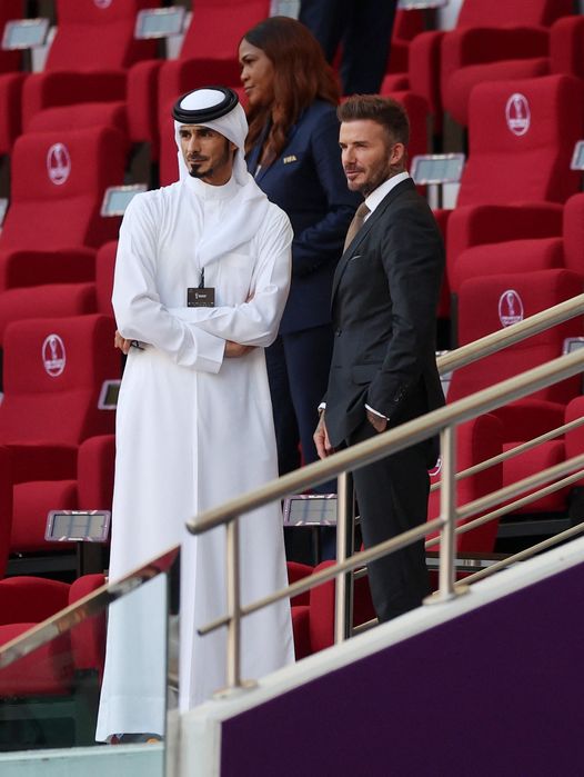 Beckham gây chú ý vì quá đẹp trai khi đứng cạnh hoàng thân Qatar trên sân World Cup 2022 - 1