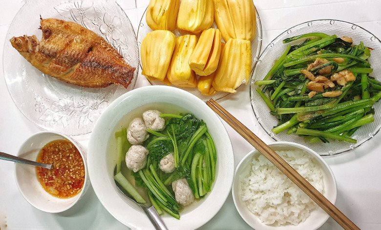 Chàng trai độc thân khoe cơm 1 mình, "không cần người yêu nấu ngon, chỉ cần người ăn món mình nấu" - 2