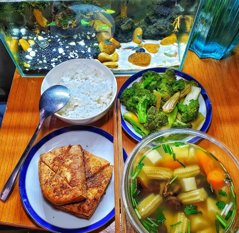 Chàng trai độc thân khoe cơm 1 mình, "không cần người yêu nấu ngon, chỉ cần người ăn món mình nấu" - 7